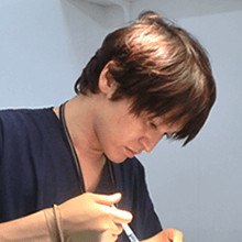 治療中は全神経を集中させてミリ単位の仕上がりにこだわります。